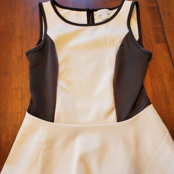 Bisou Bisou Peplum Black and White Top - Picture 1 of 7